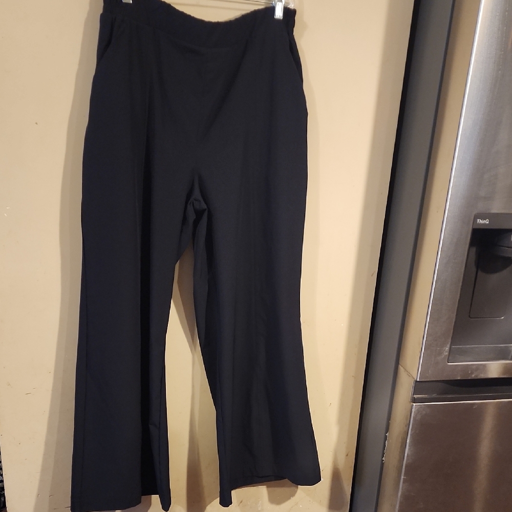 Fabletics Black Lightweight With Pockets Euc Wide… - image 1